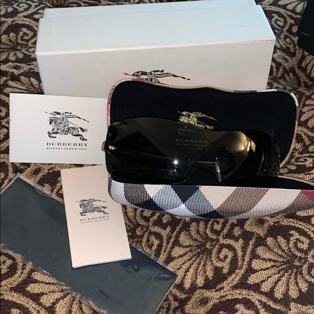 Burberry sunglasses new